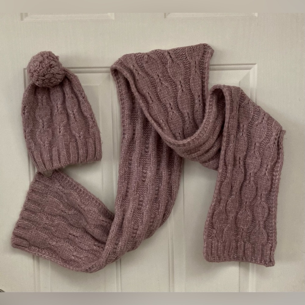 💕💜🧣💜💕Universal Thread  Knit Beanie & Scarf Set